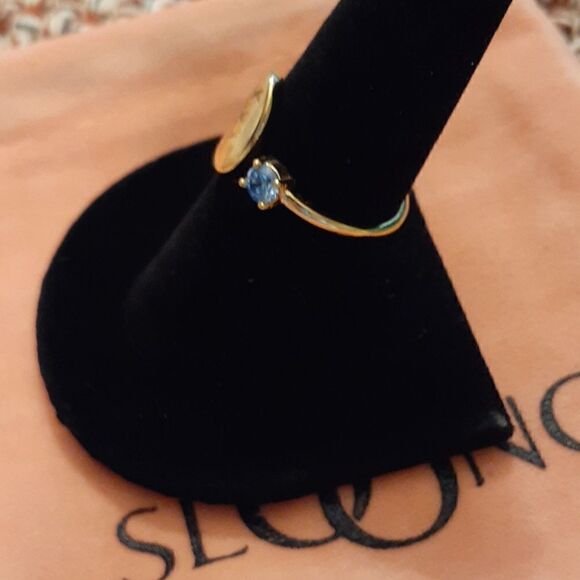 New 14K Gold Plated Dec/Holly Birthmonth Flower Signet Ring Symbol Of St… - Picture 4 of 6